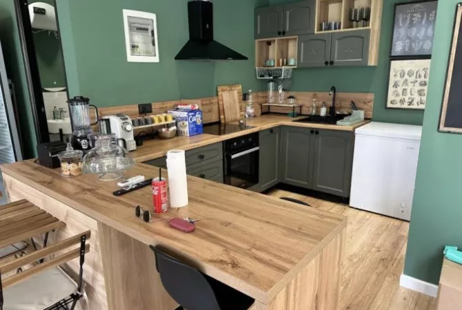 Ambient biznesi me qera 2+1 ne Tirane - 800 Euro