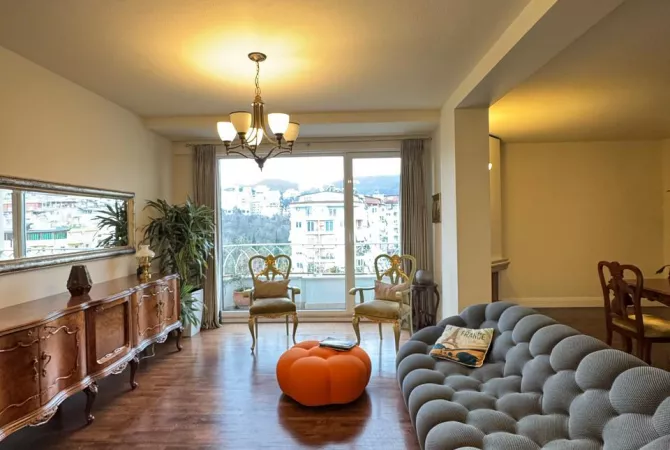 Shtepi me qera 2+1 ne Tirane - 1,000 Euro