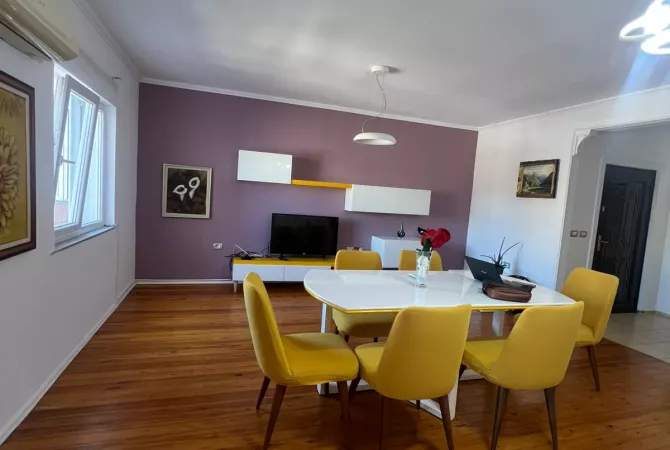 Shtepi me qera 2+1 ne Tirane - 700 Euro