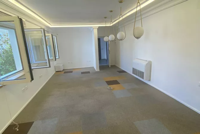 Ambient biznesi me qera 3+1 ne Tirane - 2,000 Euro