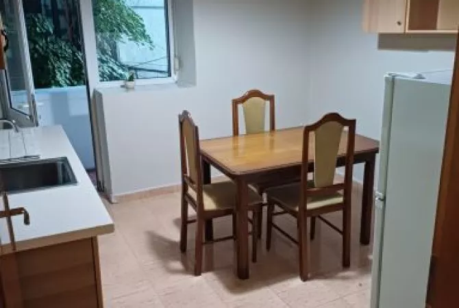 Shtepi me qera 2+1 ne Tirane - 650 Euro