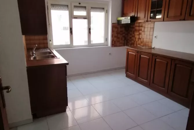 Shtepi me qera 2+1 ne Tirane - 500 Euro