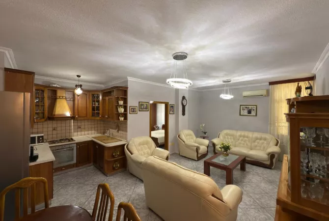 Shtepi me qera 2+1 ne Tirane - 700 Euro