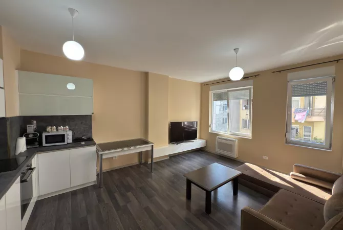 Shtepi me qera 2+1 ne Tirane - 700 Euro