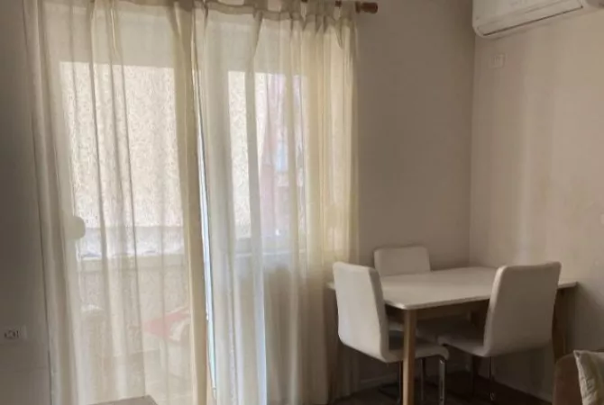 Shtepi me qera 1+1 ne Tirane - 1,000 Euro