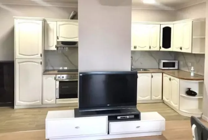 Shtepi me qera 3+1 ne Tirane - 1,100 Euro