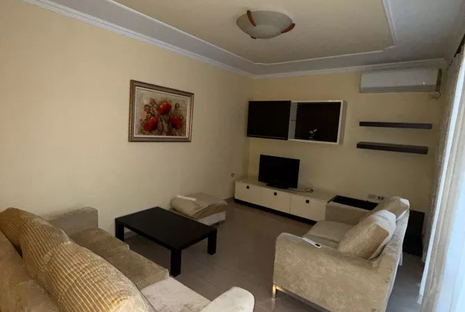 Shtepi me qera 2+1 ne Tirane - 800 Euro