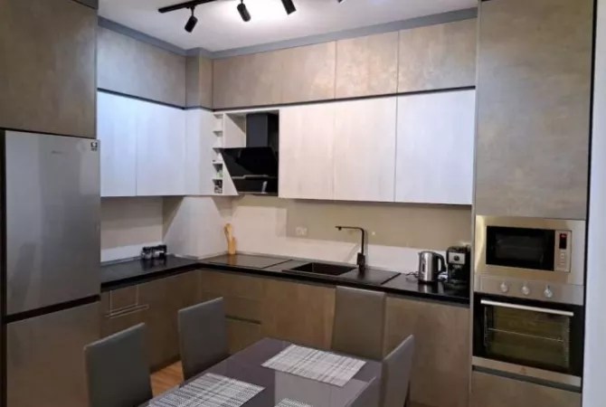 Shtepi me qera 2+1 ne Tirane - 1,250 Euro