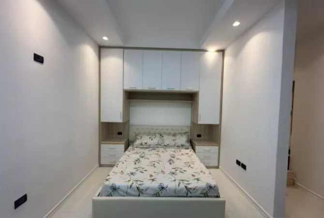Shtepi me qera Garsoniere ne Tirane - 300 Euro