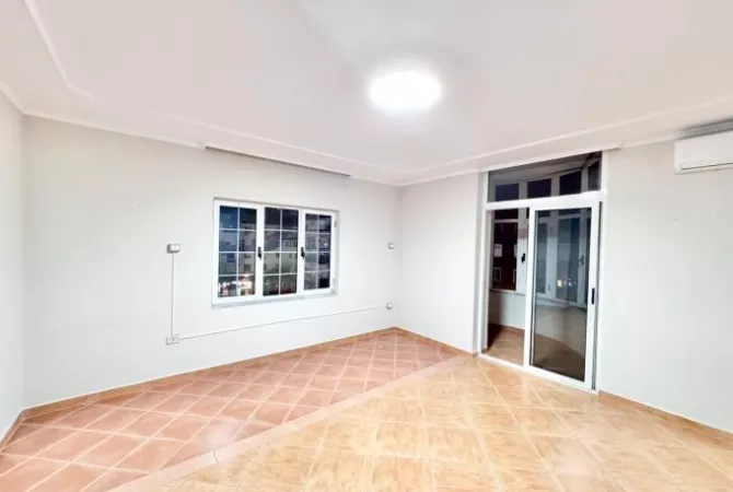Ambient biznesi me qera 3+1 ne Tirane - 1,700 Euro