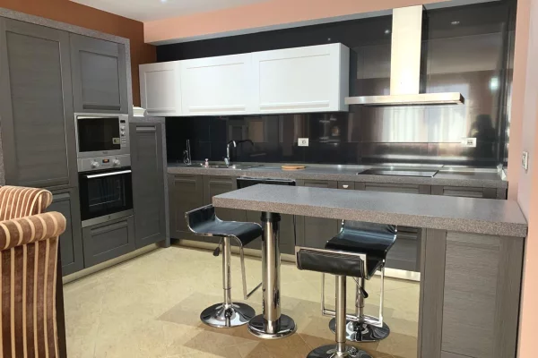 Shtepi me qera 3+1 ne Tirane - 800 Euro