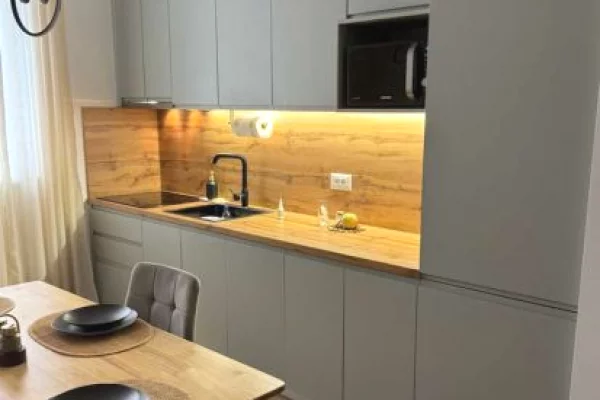 Shtepi me qera 2+1 ne Tirane - 950 Euro