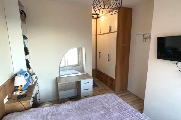 Shtepi me qera 2+1 ne Tirane - 750 Euro