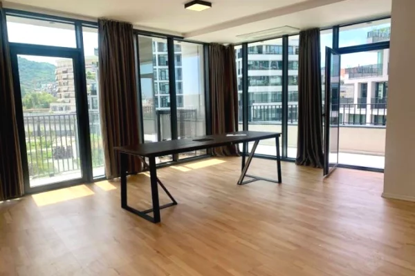 Business Property for Rent 3+1 in Tirana - 1,850 Euro