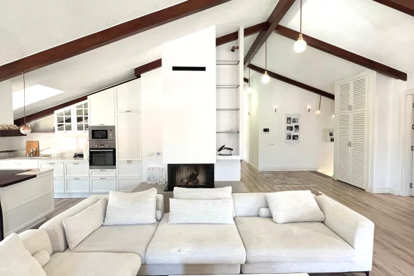 Casa in affitto 3+1 a Tirana - 2,200 Euro