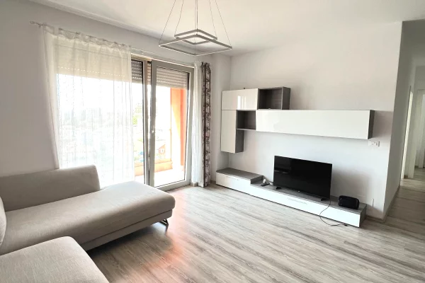Shtepi me qera 2+1 ne Tirane - 850 Euro
