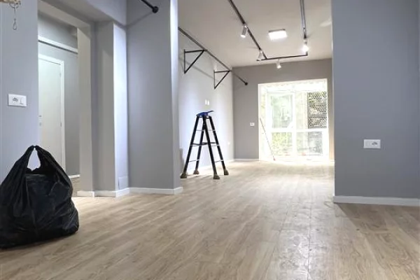 Business Property for Rent 3+1 in Tirana - 1,200 Euro