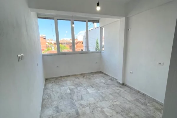 Business Property for Rent 3+1 in Tirana - 800 Euro