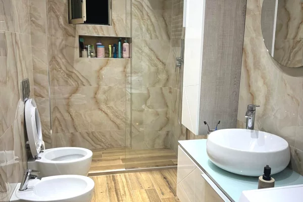 Shtepi me qera 2+1 ne Tirane - 700 Euro