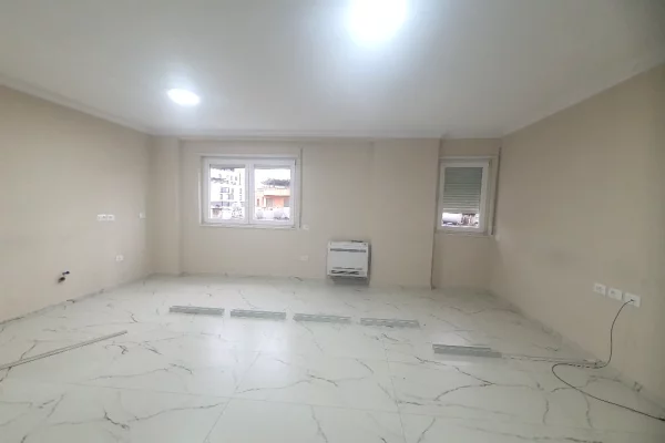 Ambient biznesi me qera 3+1 ne Tirane - 1,000 Euro