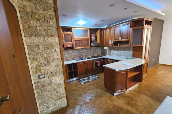 Shtepi me qera 3+1 ne Tirane - 750 Euro