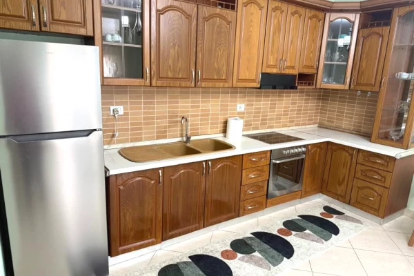 Shtepi me qera 2+1 ne Tirane - 450 Euro