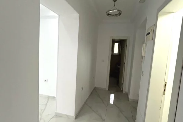 Ambient biznesi me qera 3+1 ne Tirane - 600 Euro