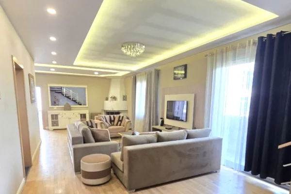 Shtepi me qera 3+1 ne Tirane - 1,000 Euro