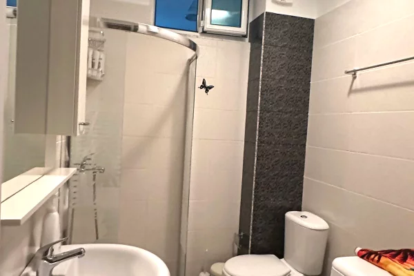 Shtepi me qera 2+1 ne Tirane - 700 Euro