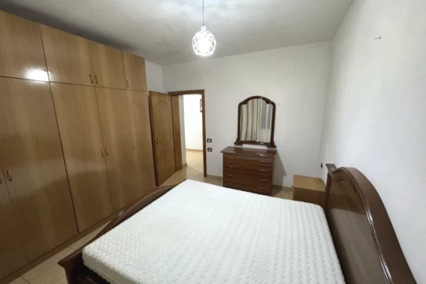 Shtepi me qera 2+1 ne Tirane - 450 Euro