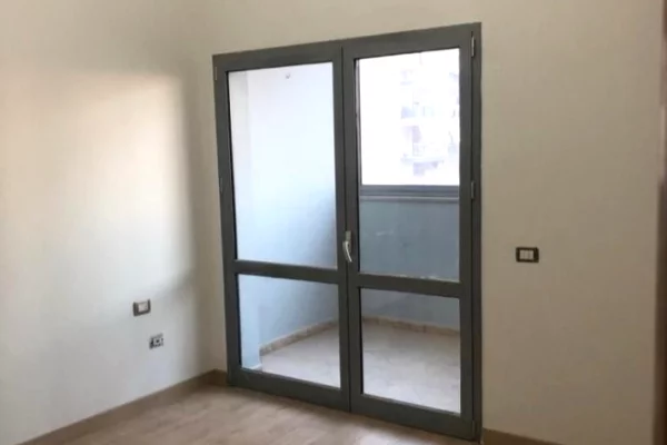 Ambient biznesi me qera 3+1 ne Tirane - 380 Euro