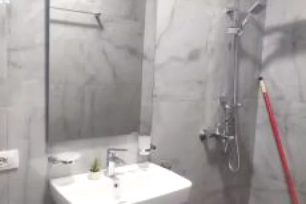 Shitet Garsoniere tek Kodra e Diellit, prane Big Market. !!