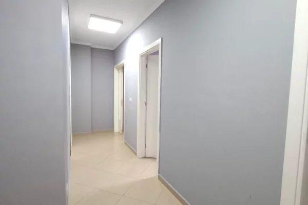 Ambient biznesi me qera 3+1 ne Tirane - 800 Euro