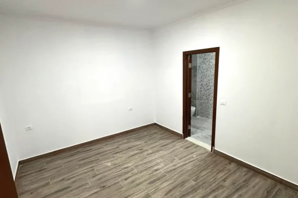 Shitet apartament 2+1+2+Depo 79.1 m2 neto tek Fresku !!