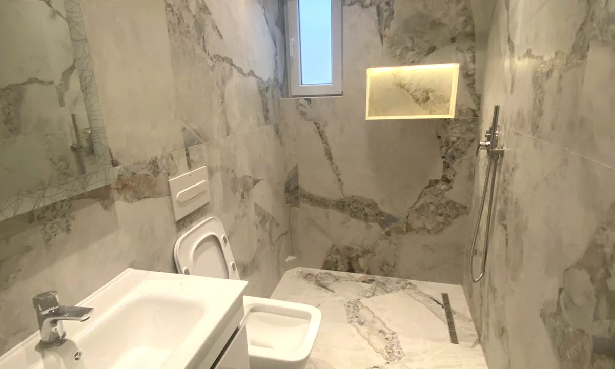 Shtepi me qera Vila Luksoze ne Tirane, 5+1, Mobilimi Bosh, pa mobiluar, Pagesa 2,000  Euro.