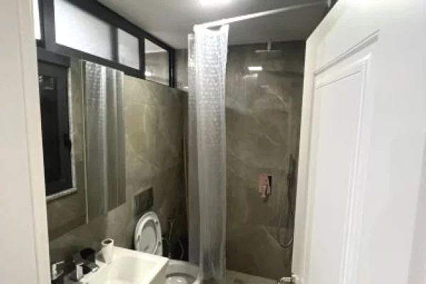 Shtepi me qera 2+1 ne Tirane - 1,300 Euro