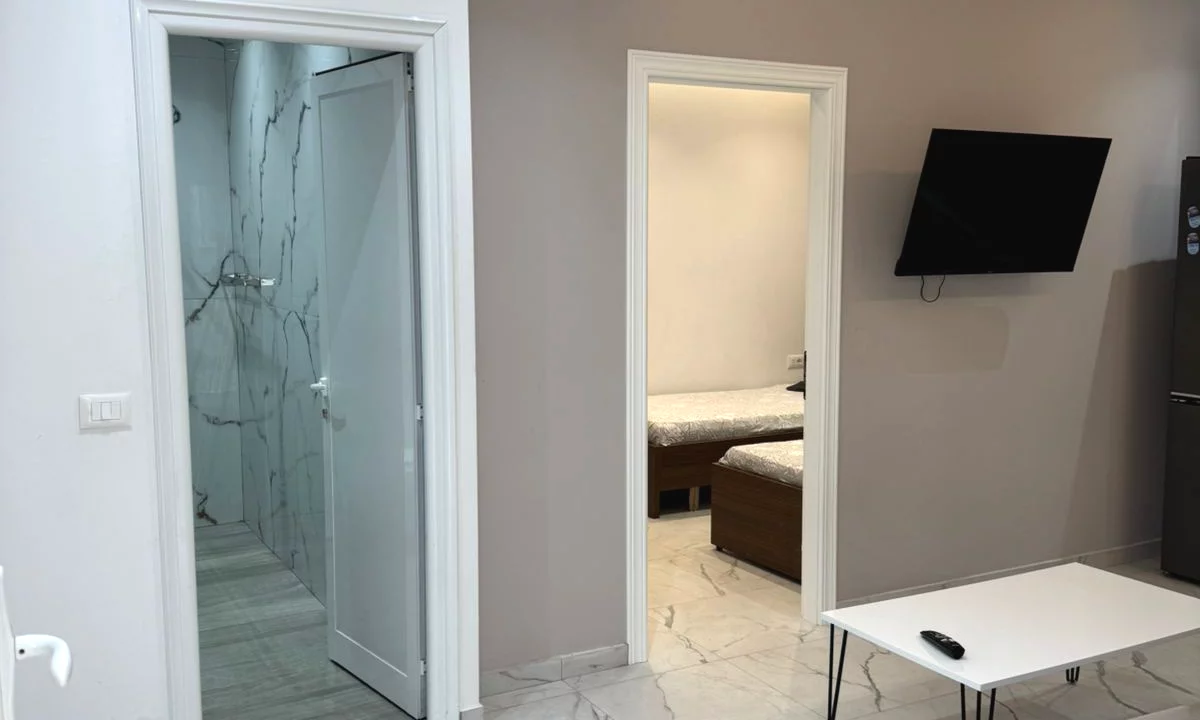 Shtepi me qera Apartament ne Tirane, 1+1, Mobilimi E mobiluar, Pagesa 450  Euro.