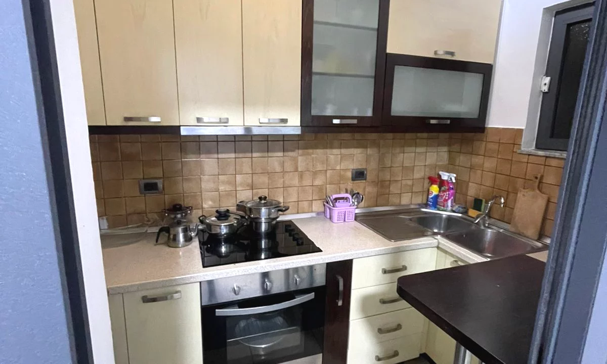 Shtepi me qera Apartament ne Tirane, 1+1, Mobilimi E mobiluar, Pagesa 600  Euro.