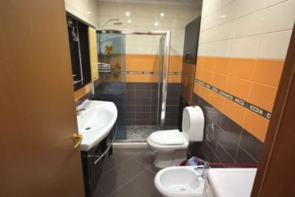 Shtepi me qera 2+1 ne Tirane - 800 Euro