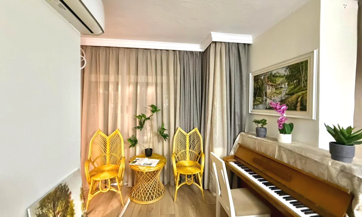 Shtepi me qera Apartament ne Tirane, 3+1, Mobilimi E mobiluar, Pagesa 1,200  Euro.