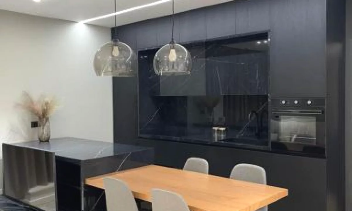 Shtepi me qera Apartament ne Tirane, 2+1, Mobilimi E mobiluar, Pagesa 2,000  Euro.