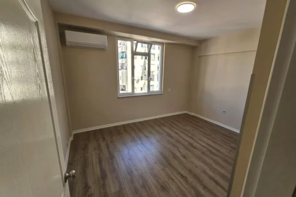 Ambient biznesi me qera 3+1 ne Tirane - 1,000 Euro