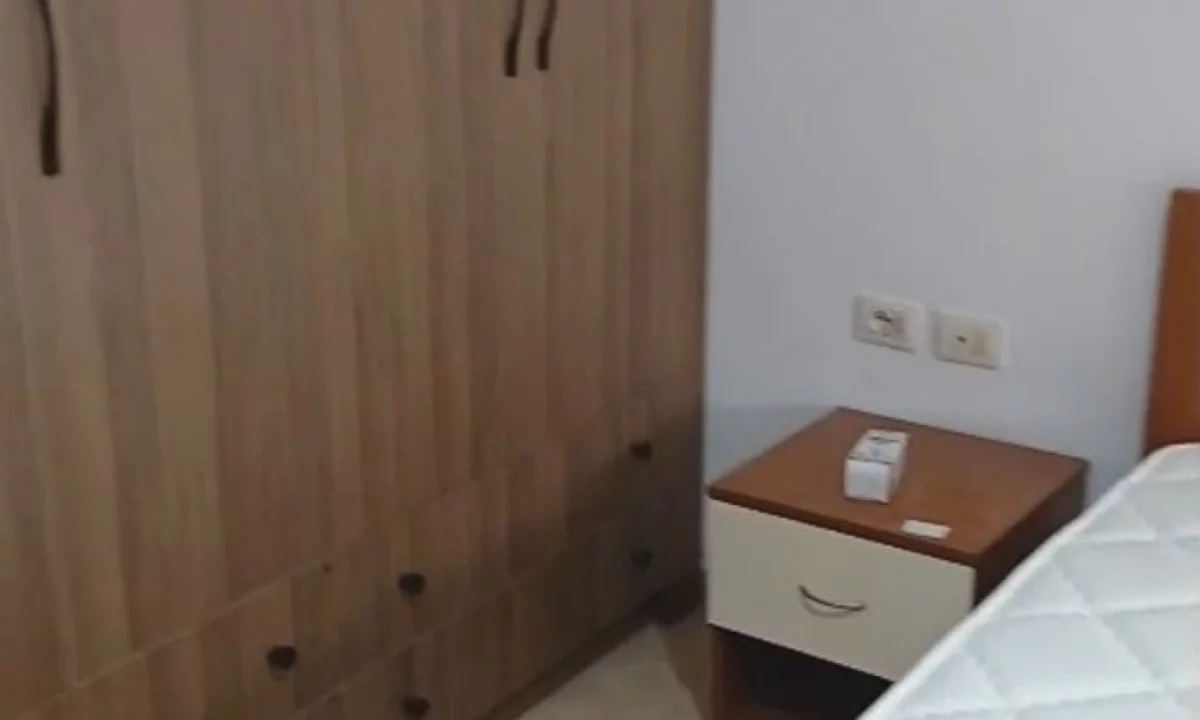 Shtepi me qera Apartament ne Tirane, 2+1, Mobilimi E mobiluar, Pagesa 450  Euro.