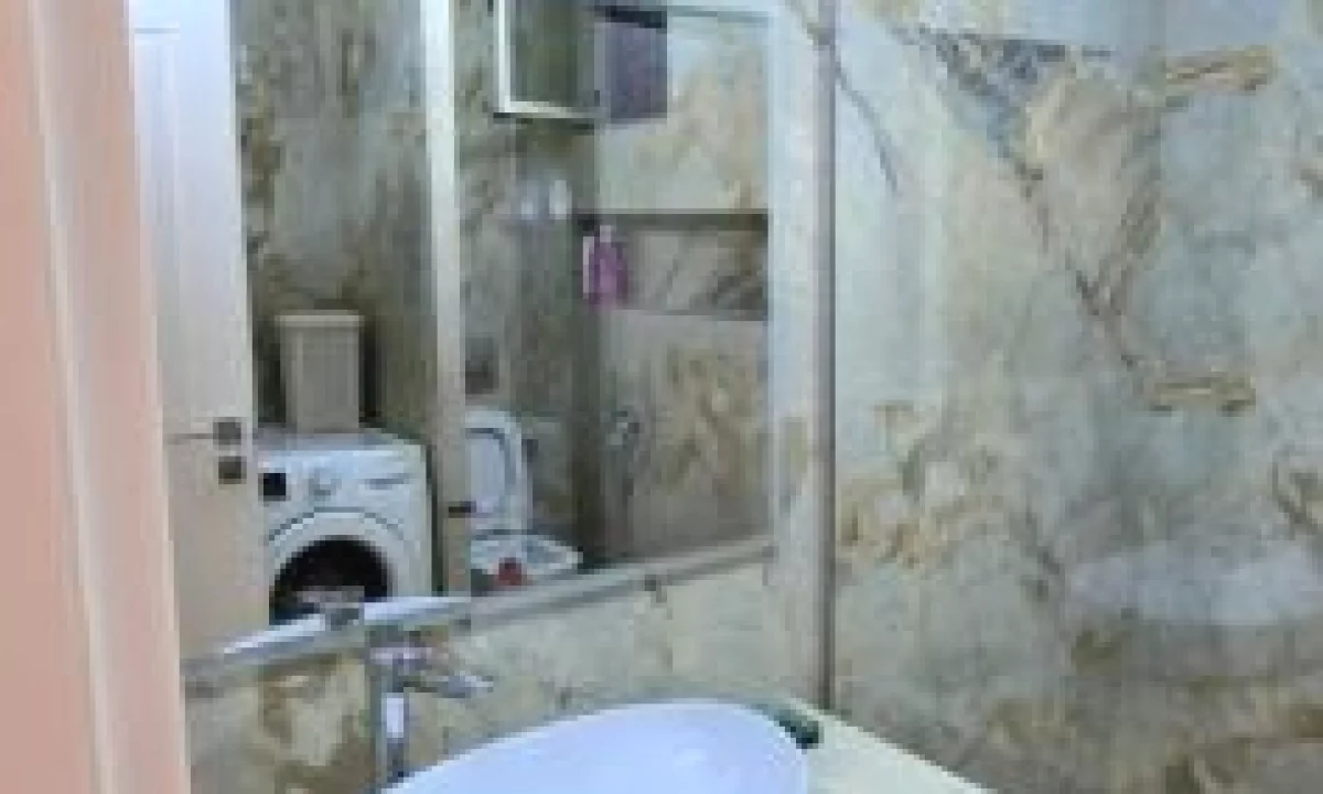 Shtepi me qera Apartament ne Tirane, 3+1, Mobilimi E mobiluar, Pagesa 1,000  Euro.