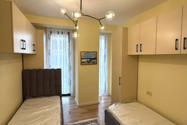 Shtepi me qera 2+1 ne Tirane - 1,200 Euro
