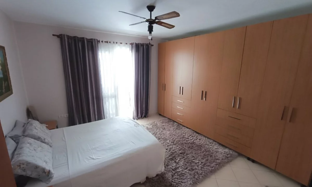 Shtepi ne shitje Apartament ne Tirane, 2+1, Mobilimi E mobiluar, Pagesa 130,000  Euro.