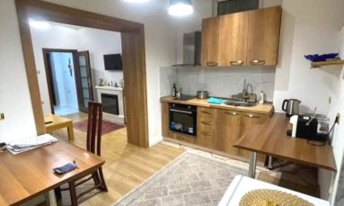 Shtepi me qera Apartament ne Tirane, 1+1, Mobilimi E mobiluar, Pagesa 700  Euro.