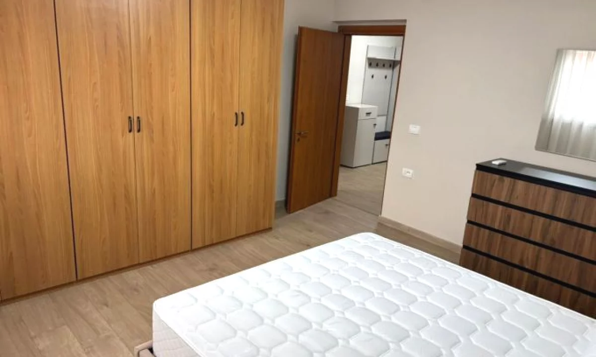 Shtepi me qera Apartament ne Tirane, 2+1, Mobilimi E mobiluar, Pagesa 600  Euro.
