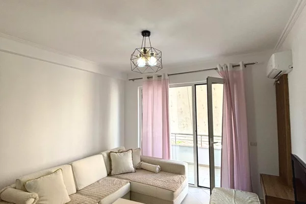 Shtepi me qera 2+1 ne Tirane - 500 Euro