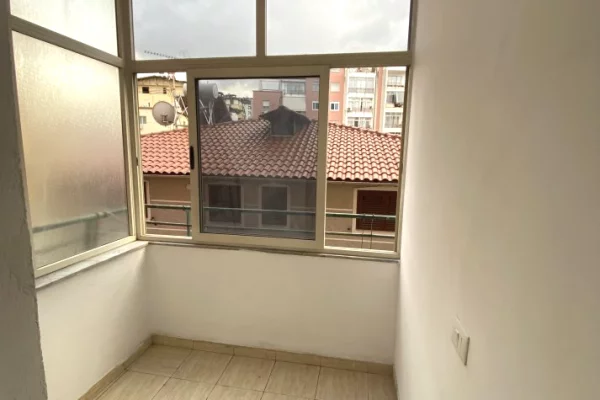 Shtepi me qera 2+1 ne Tirane - 680 Euro